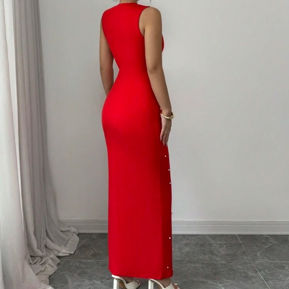 Elegant Red Sleeveless Dress - Picture 2 of 6